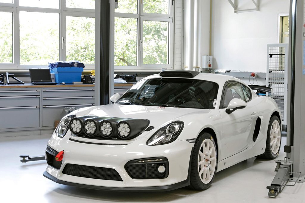 Porsche runs Cayman GT4 Clubsport as course car