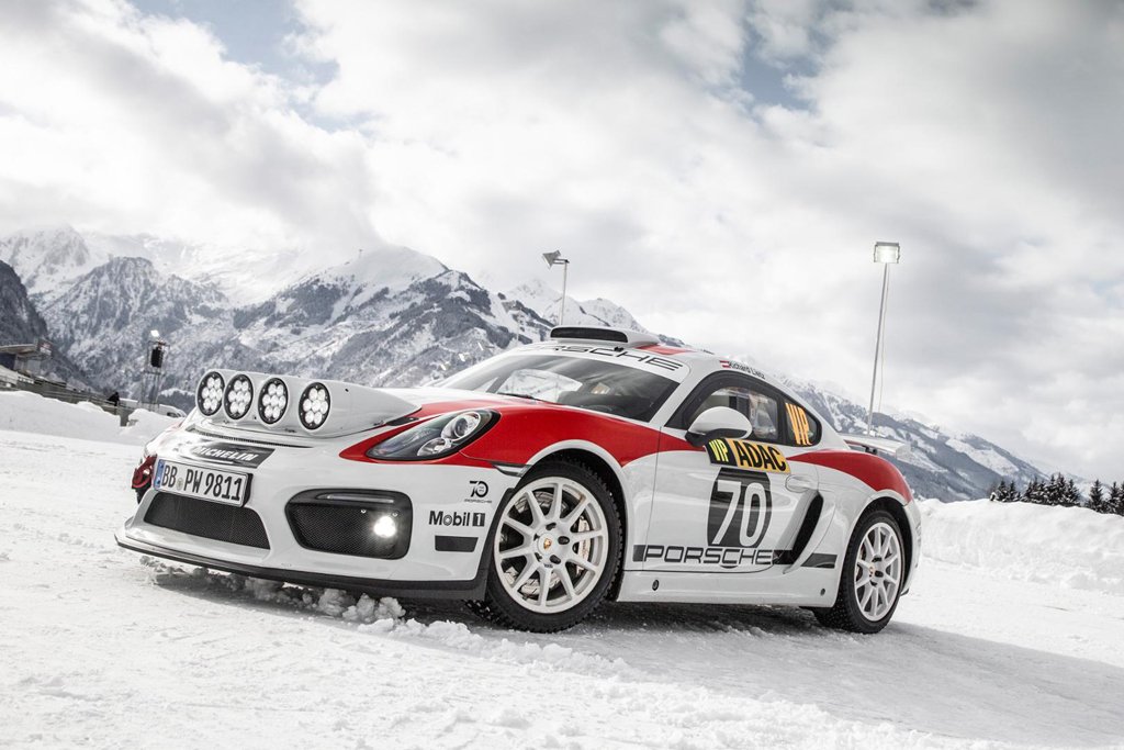 Demo run for the Porsche Cayman GT4 Rallye on snow and ice