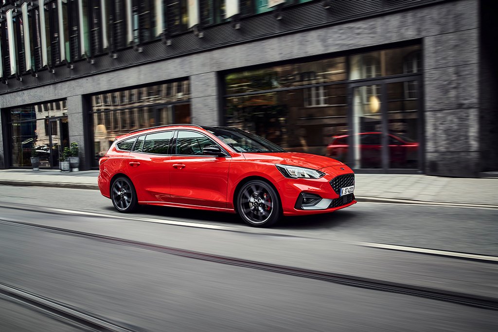 All new Ford Focus ST makes wagon body style debut