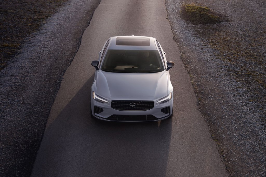 Volvo unveils Black Edition S60 sedan for the U.S.A
