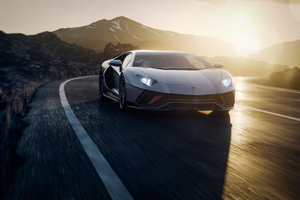 Lamborghini to auction final Aventador LP 780-4 Ultimae Coupe with an NFT