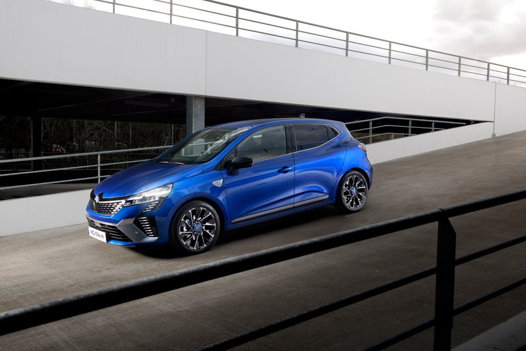 Renault reveals new 143bhp hybrid Clio supermini