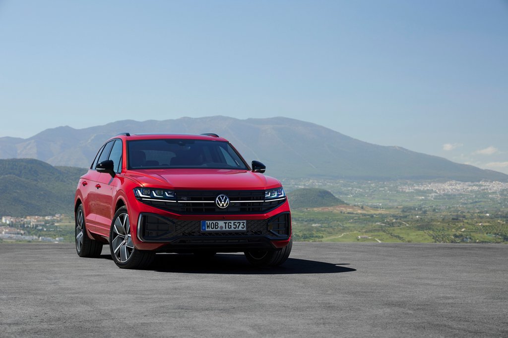 Volkswagen reveals updated Touareg SUV