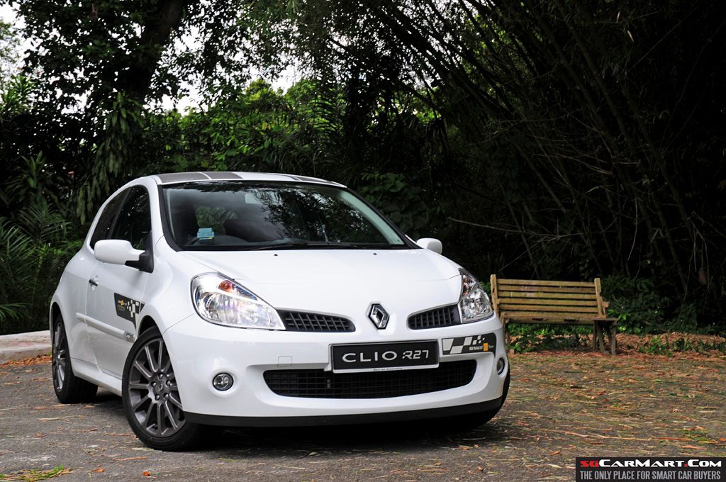 Renault Clio F1 Team R27 2.0 3dr (M) Review
