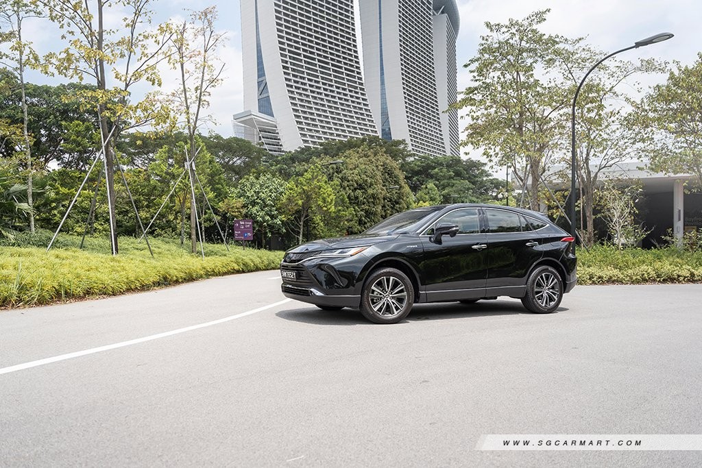 Toyota Harrier Hybrid 2.5 Luxury (A) Review