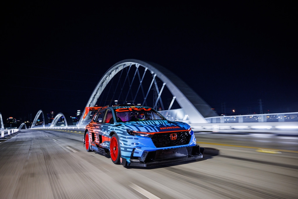 Honda releases new video of the CR-V Hybrid Racer