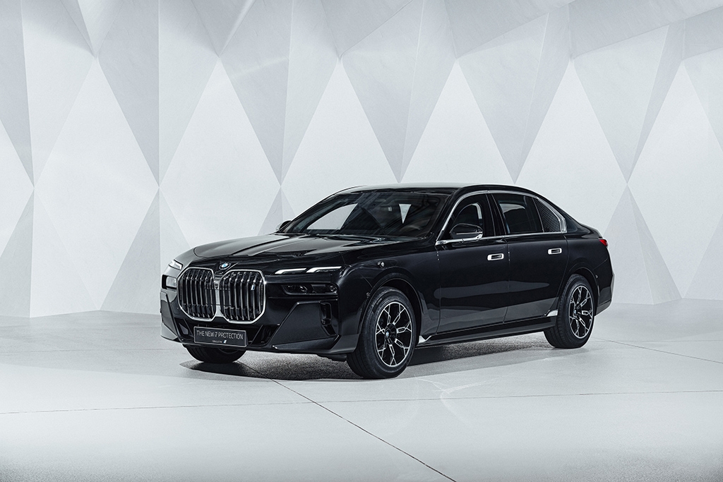 BMW reveals new i7 Protection and 7 Series Protection