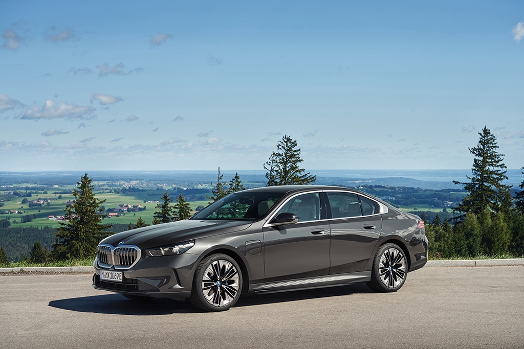 BMW 5 Series gets new plug-in hybrid variants