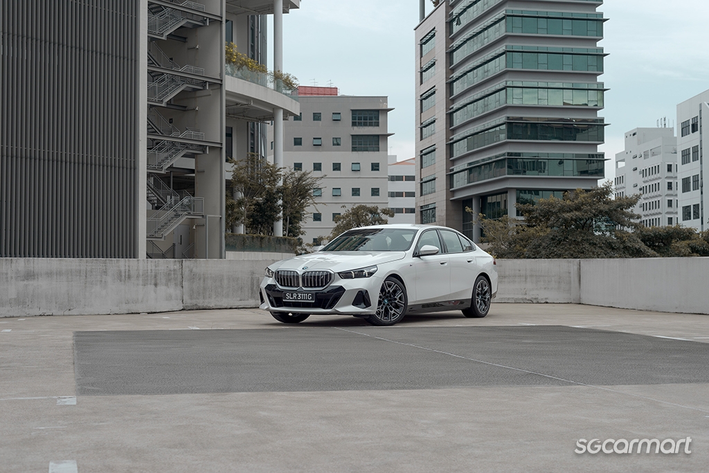 BMW i5 eDrive40 Review - Sgcarmart