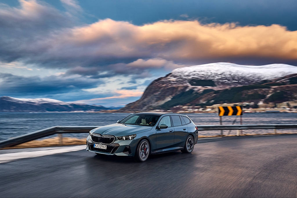 BMW reveals new 5 Series Touring