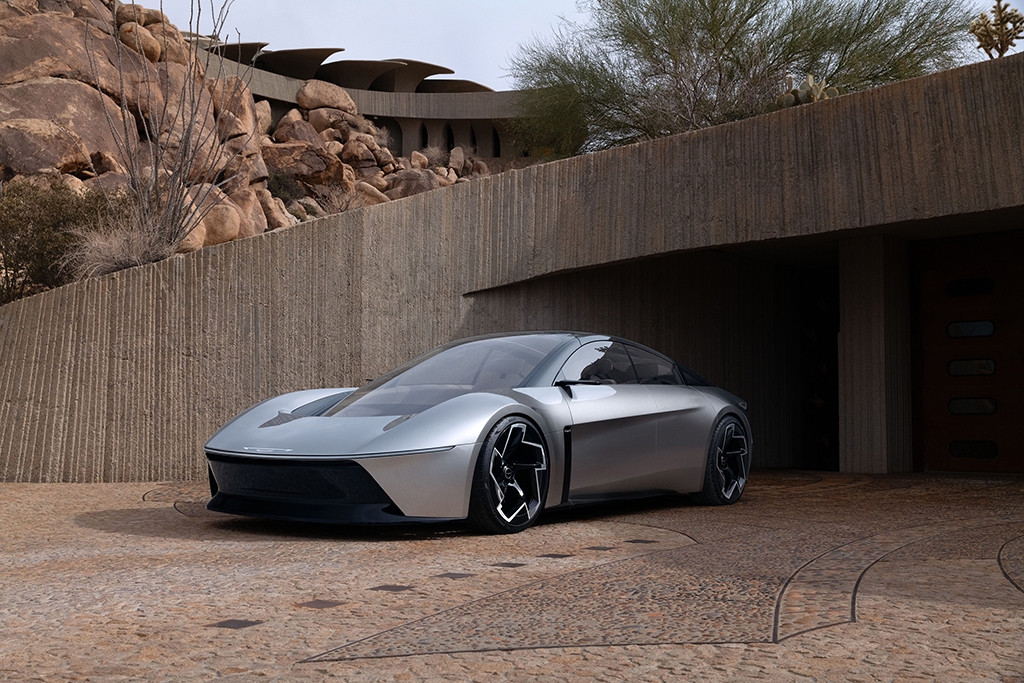 Chrysler reveals new Halcyon Concept