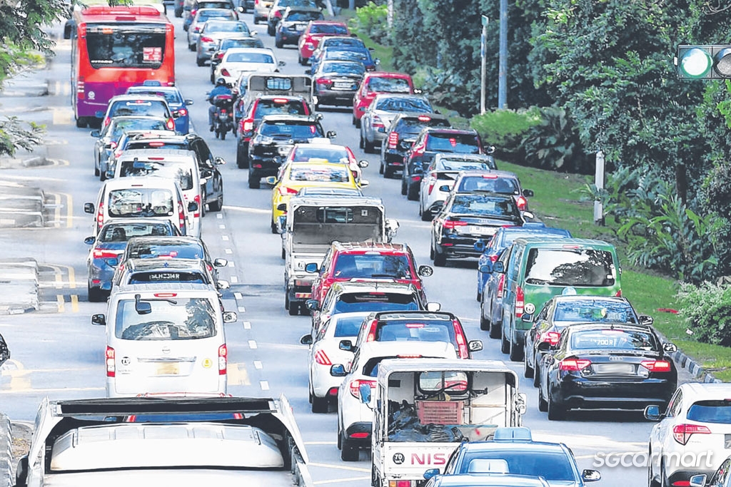 How to avoid getting into a chain collision on expressways