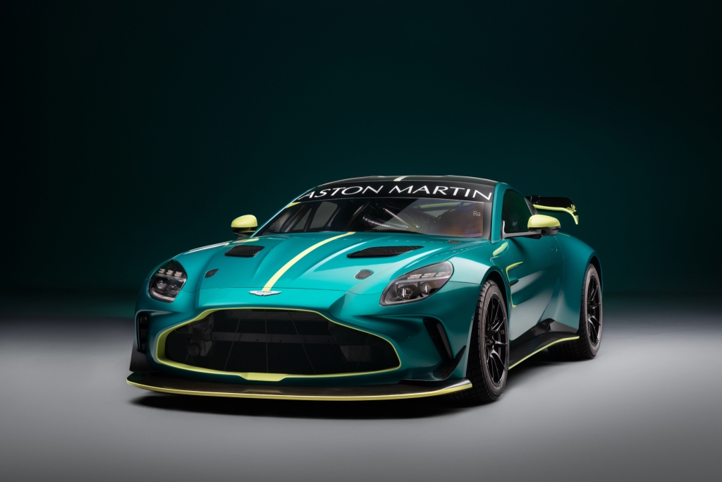 Aston Martin unveils the Vantage GT4