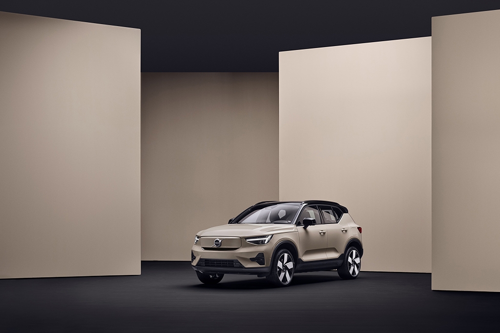 Volvo Rolls Out New Accident Ahead Alert Safety Feature Sgcarmart