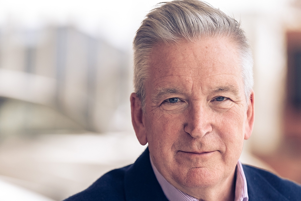 Aston Martin nets former Bentley CEO - Sgcarmart