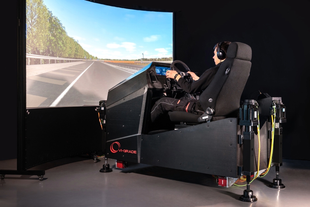 Bentley installs a Compact Full Spectrum Driving Simulator - Sgcarmart