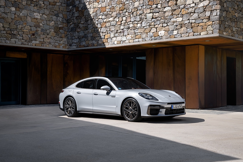 Porsche unveils new Panamera GTS and Turbo S E-Hybrid