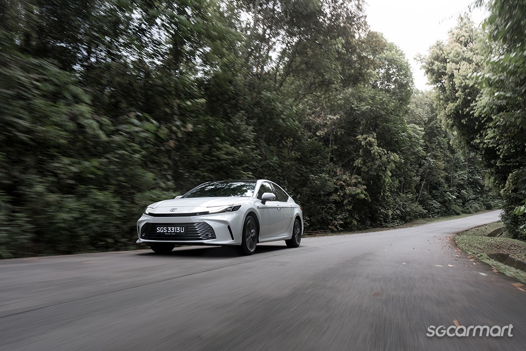 Toyota Camry Hybrid 2.5 Review