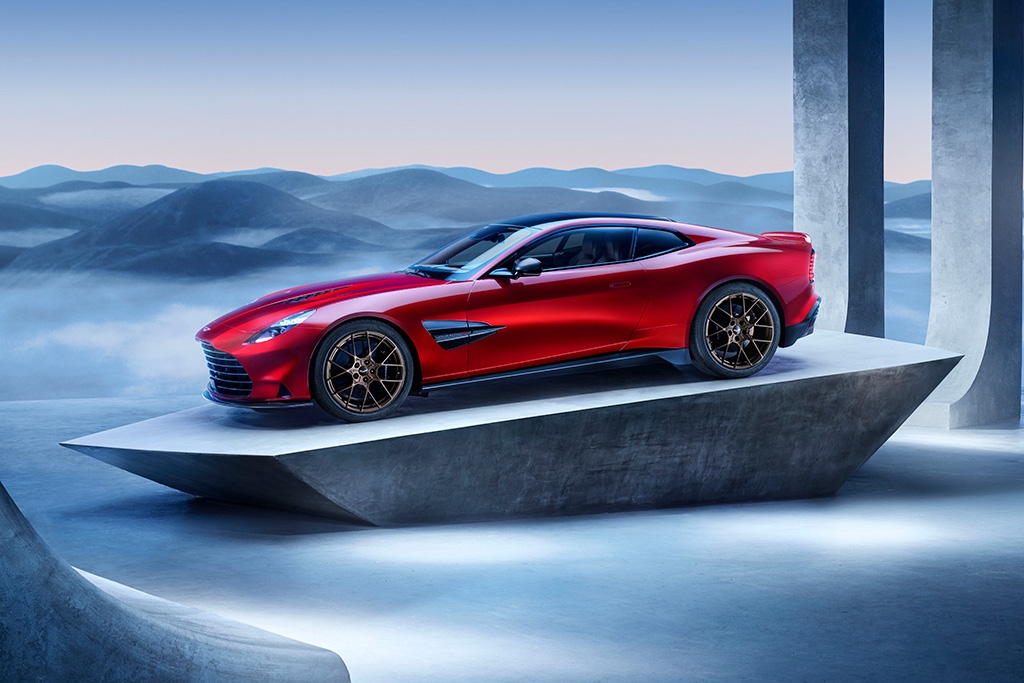 Aston Martin reveals new 824bhp Vanquish
