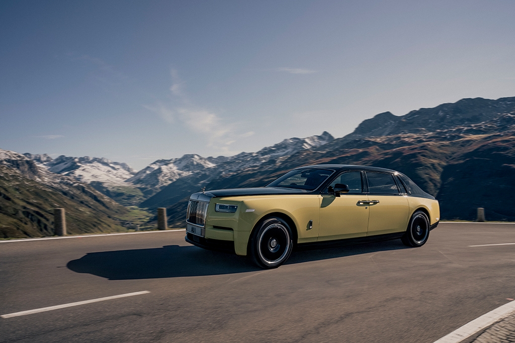 Rolls-Royce unveils one-of-one Phantom Goldfinger