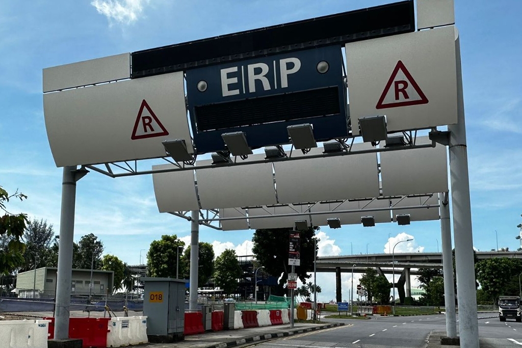Distance-based congestion management only at early stage