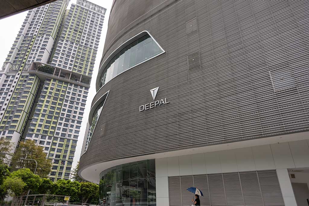Deepal S07 launched in Singapore as new showroom opens doors