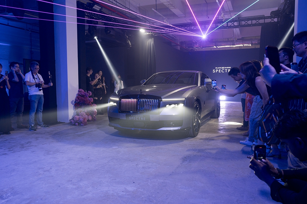 The Rolls-Royce Black Badge Spectre arrives in Singapore