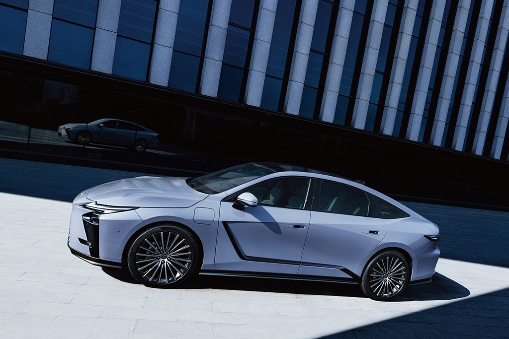 All-new Lexus ES makes world premiere at 2025 Auto Shanghai