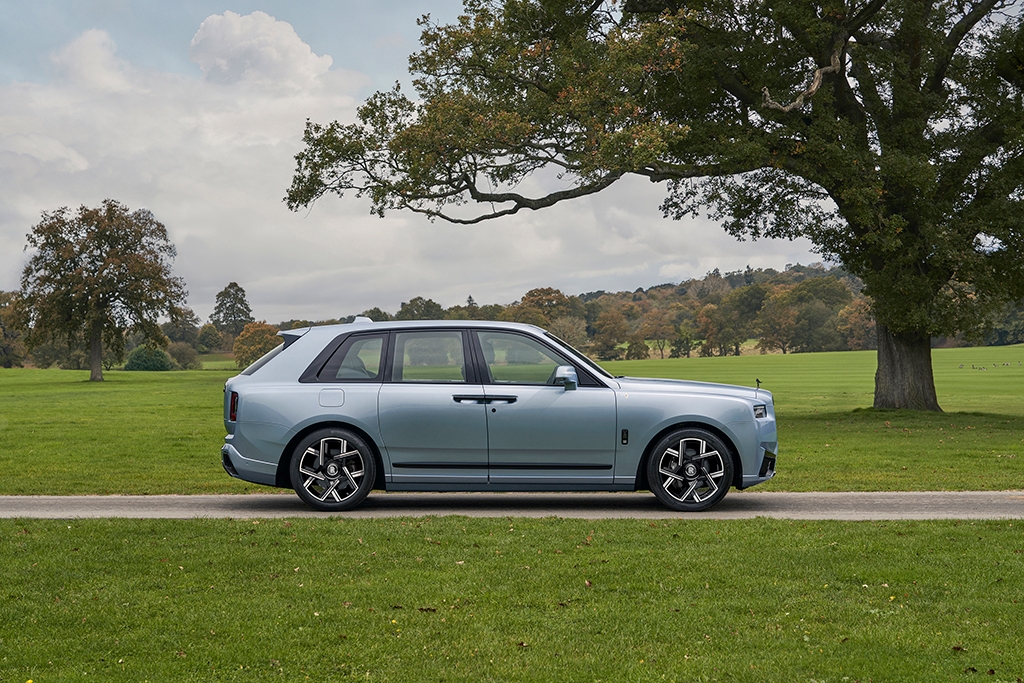 Rolls-Royce presents bespoke Black Badge Cullinan Series II