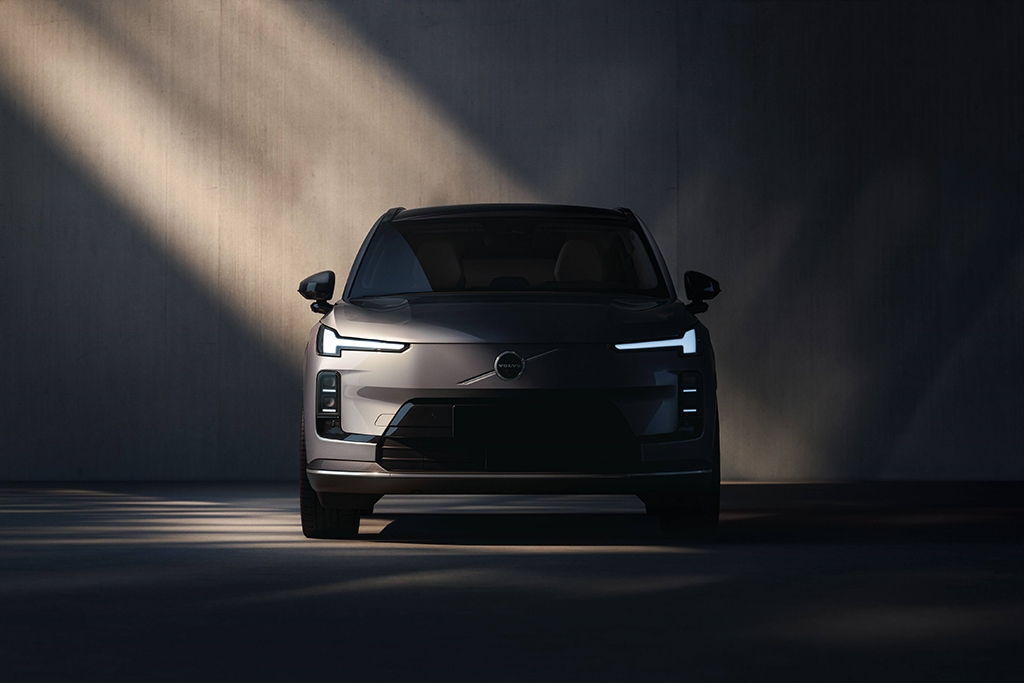 Volvo announces new XC70, its first-ever extended-range PHEV