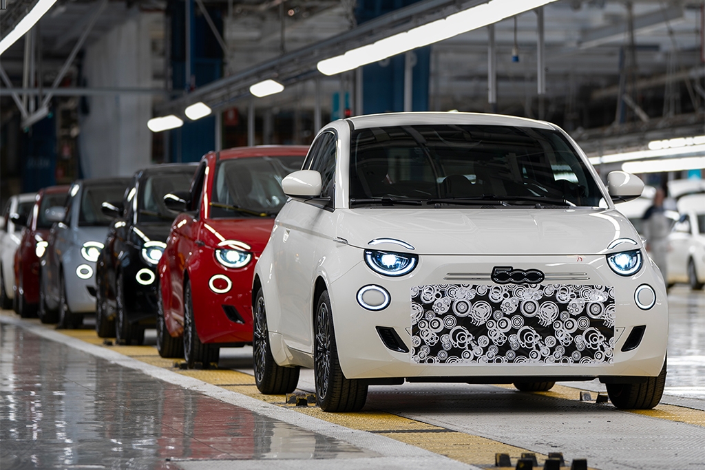 Assembly of new Fiat 500 Hybrid pre-production units begins