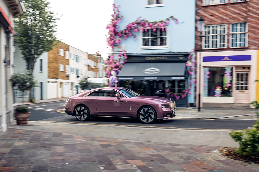 'Flower Power' as bespoke Rolls-Royce joins Chelsea in Bloom