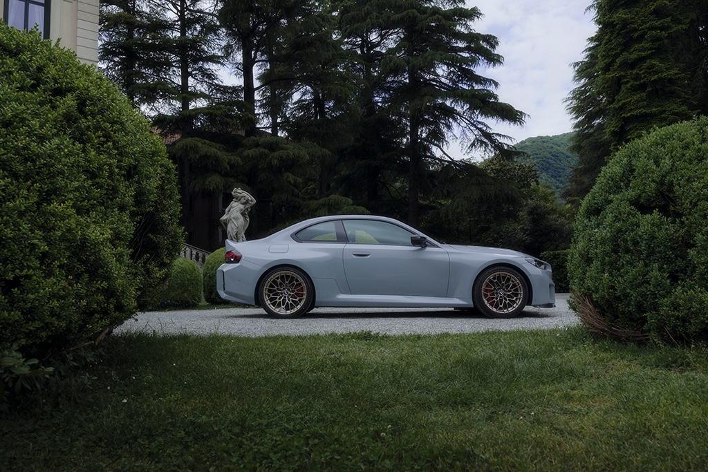 BMW M2 CS celebrates "design world premiere"