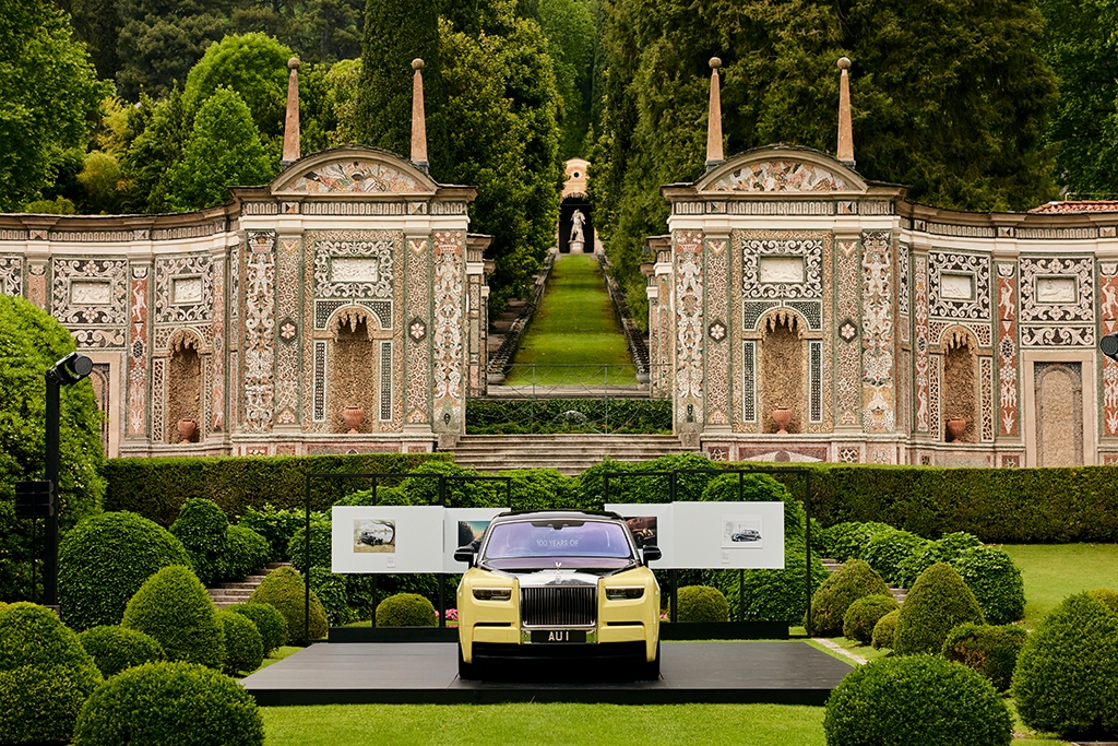 Rolls-Royce Phantom Goldfinger makes public debut