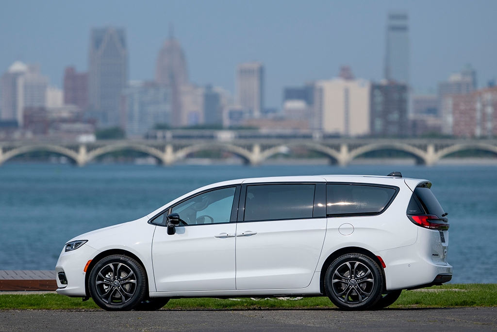 Chrysler celebrates centenary with special edition Pacifica