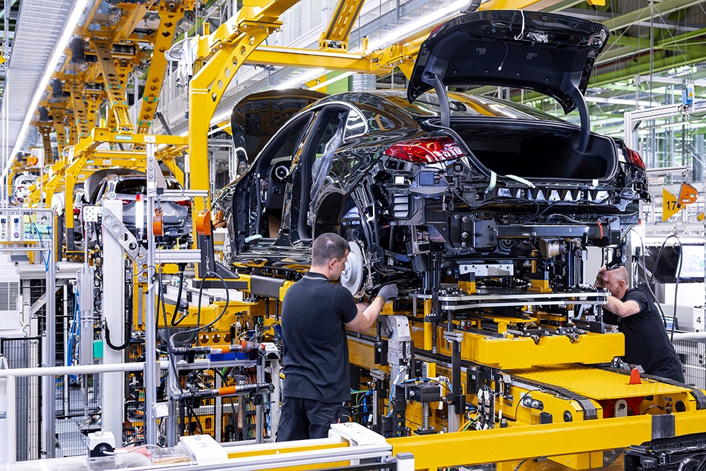 Mercedes-Benz kicks off production of the new CLA