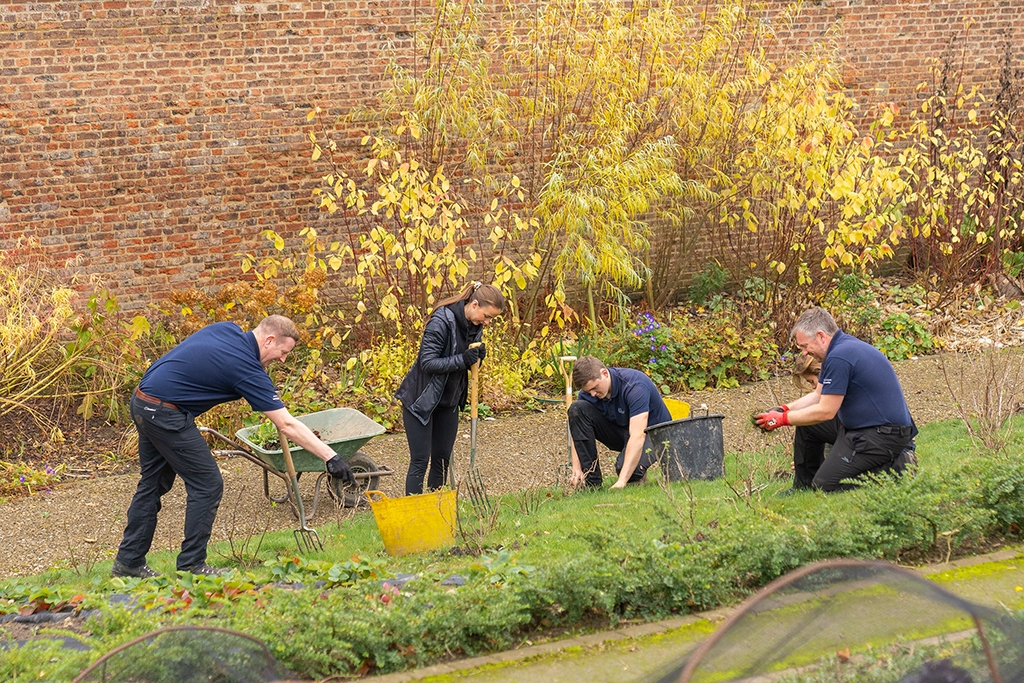 Nissan U.K. employees give back to the community