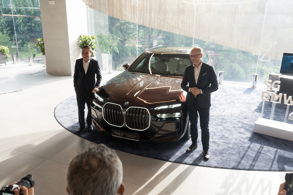 BMW showcases the one-off BMW i7 Singapore Icons