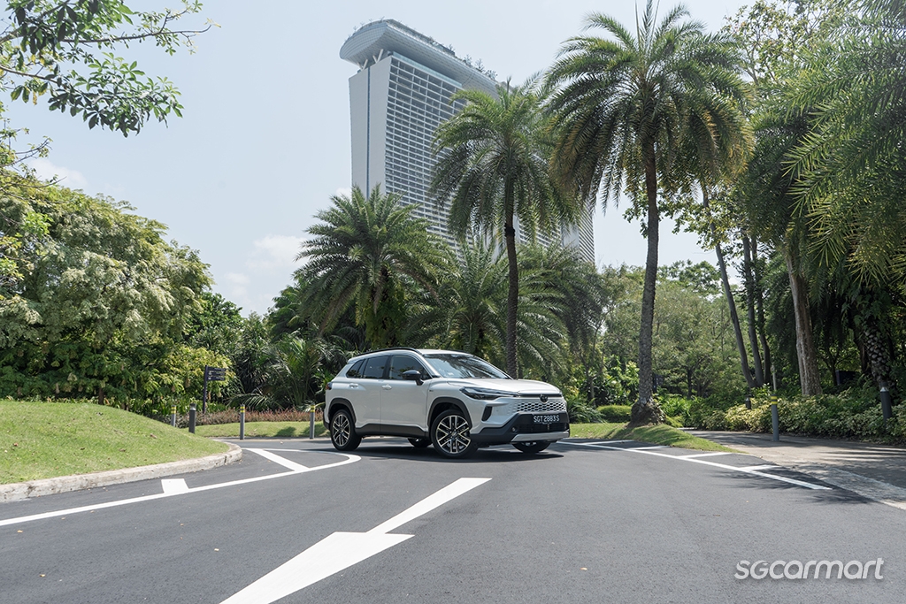 Toyota Corolla Cross Hybrid 2.0 Facelift Review