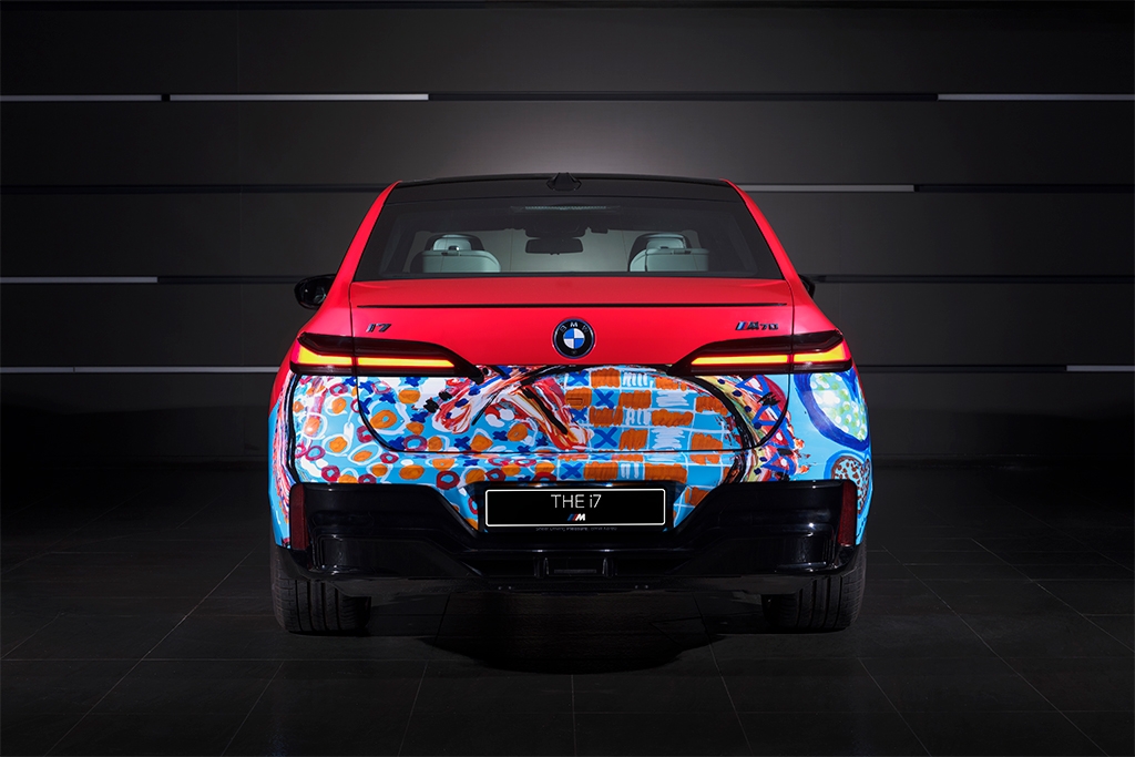 BMW to unveil unique i7 art car at Frieze Seoul 2025 - Sgcarmart