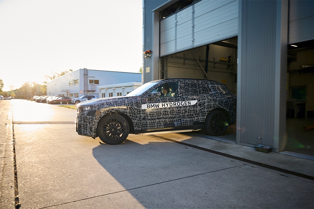 Fifth gen BMW X5 will offer hydrogen drivetrain option