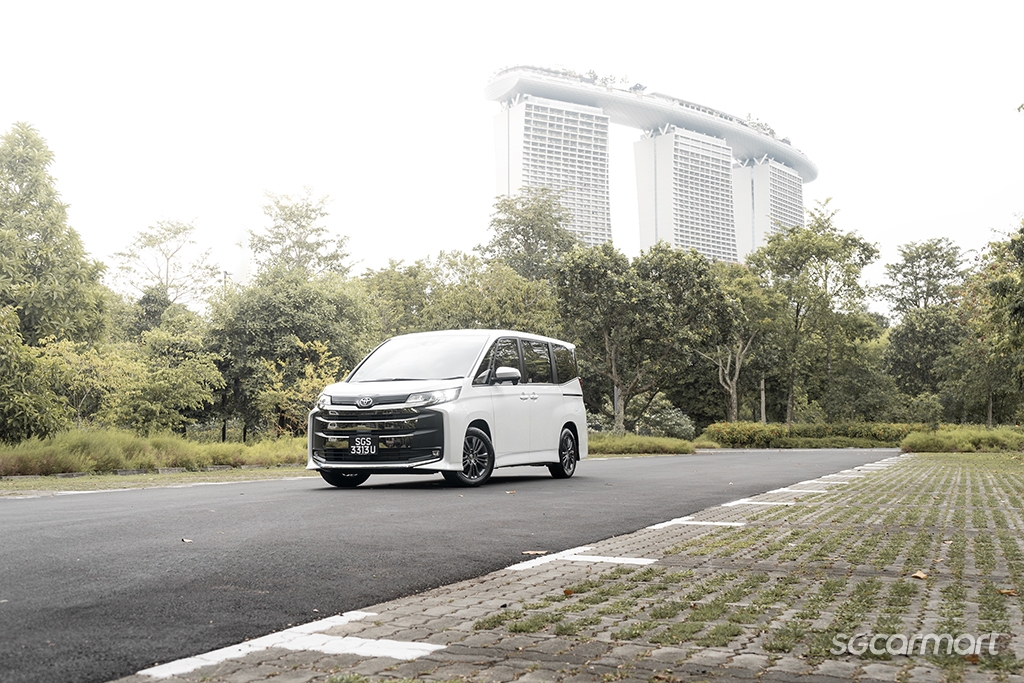 Toyota Noah Hybrid Review