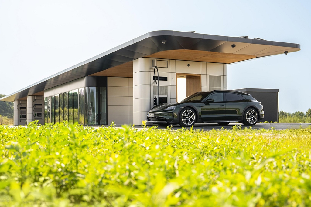 Porsche opens ninth charging lounge