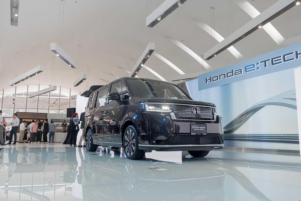 Kah Motor launches Honda StepWGN Hybrid in Singapore