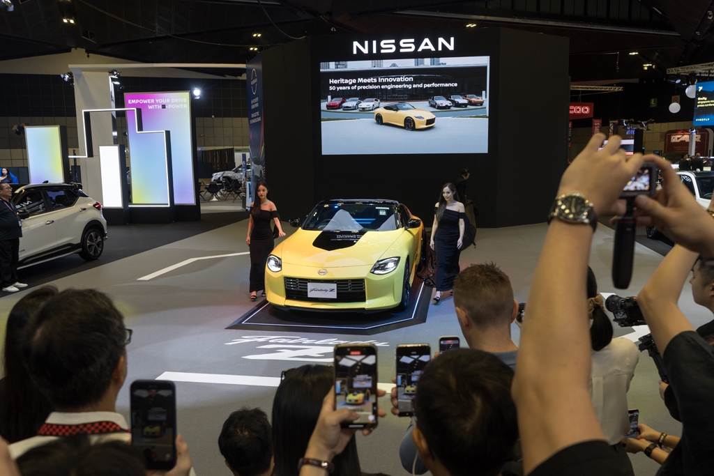 Nissan Fairlady Z celebrates Singapore debut