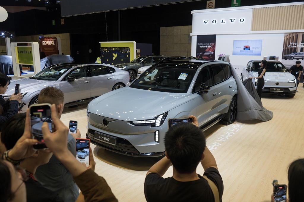 Seven-seat electric flagship: Volvo EX90 lands in Singapore