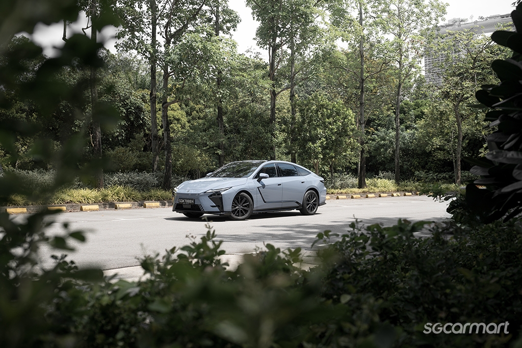 Lexus ES350e Electric Review