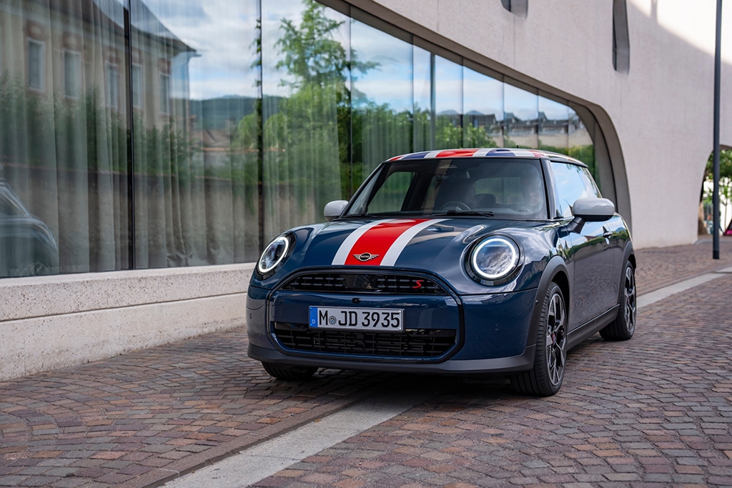 MINI Cooper Oxford Edition celebrates marque's roots