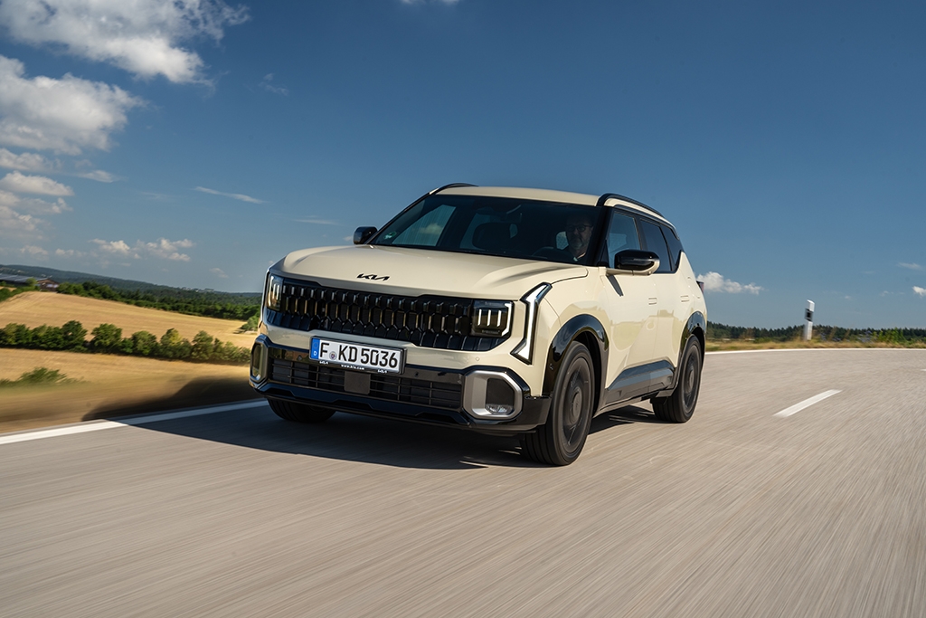 New Kia Seltos makes European debut with hybrid power