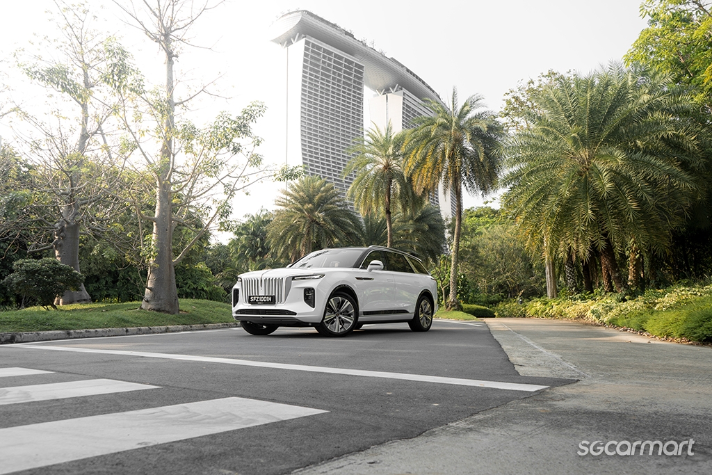 Hongqi E-HS9 Review